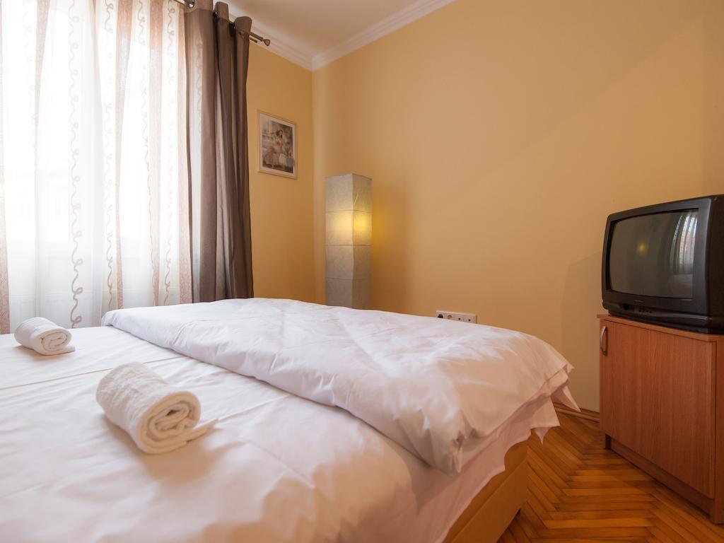 Like Hostel Chernivtsi Habitación foto